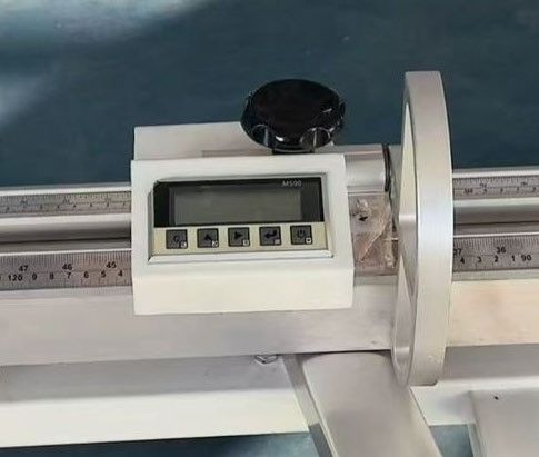 Filato 3200 COMFORT  Параллельный упор и поперечный упор (3200 COMFORT)  Оснащены средствами цифровой индикации, что обеспечивает высокоточное позиционирование и настройку размеров при раскрое плитных материалов  на станке 3200 COMFORT 